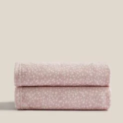 Dunelm Printed Fleece Dottie Lilac 130x160cm -Command Shop 30771166 alt03