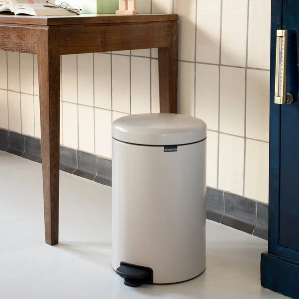 Brabantia NewIcon Pedal Bin 20L Soft Beige 7 Brabantia NewIcon Pedal Bin 20L Soft Beige - Image 5
